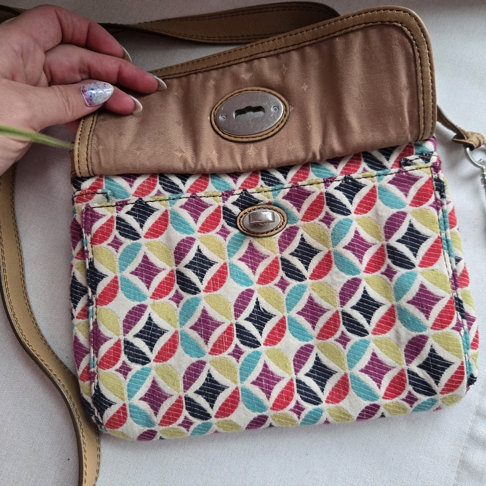 ✨ RETRO VIBES ALERT! ✨ Fossil Key-Per Crossbody 🔑🌈 - Picture 3 of 13